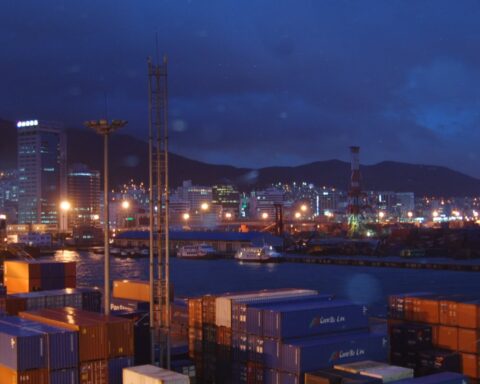 The Mid-Year Outlook for a World Economy Holding Its Balance