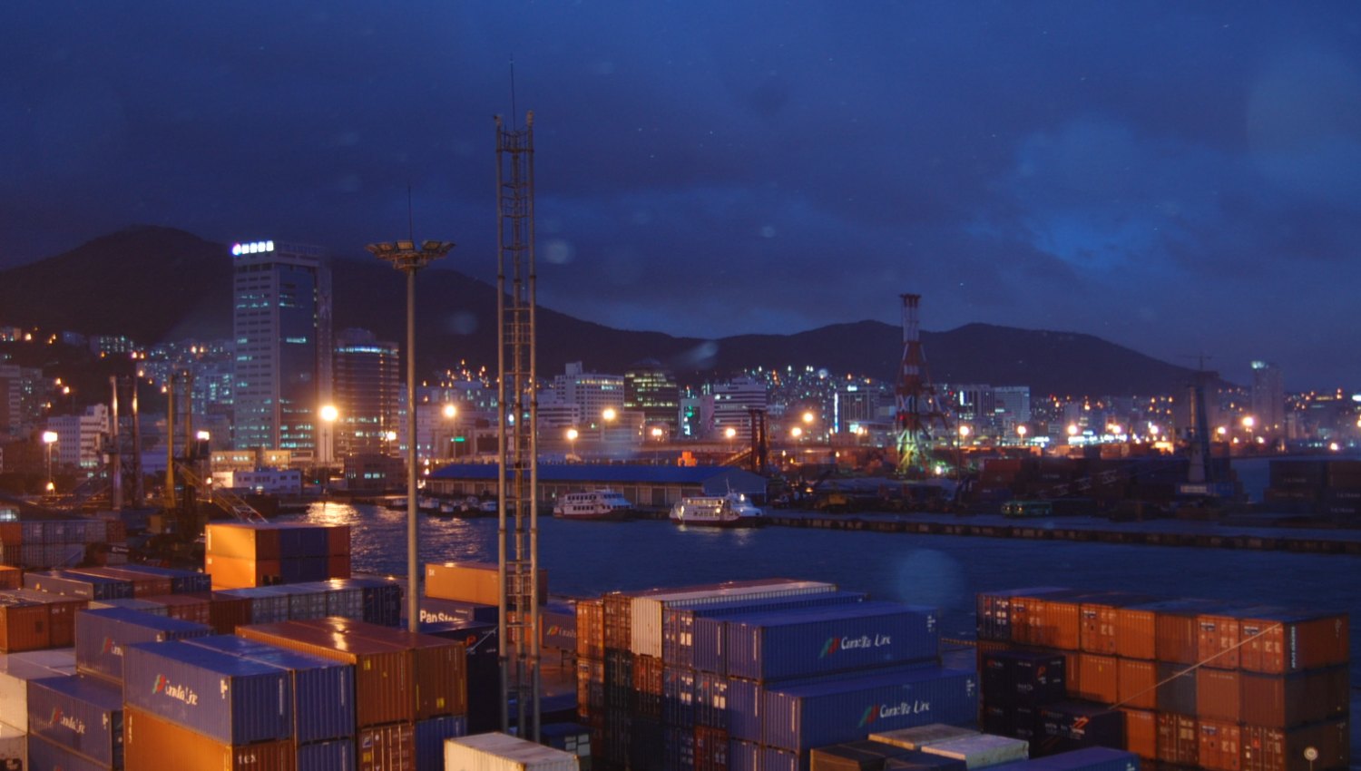 The Mid-Year Outlook for a World Economy Holding Its Balance