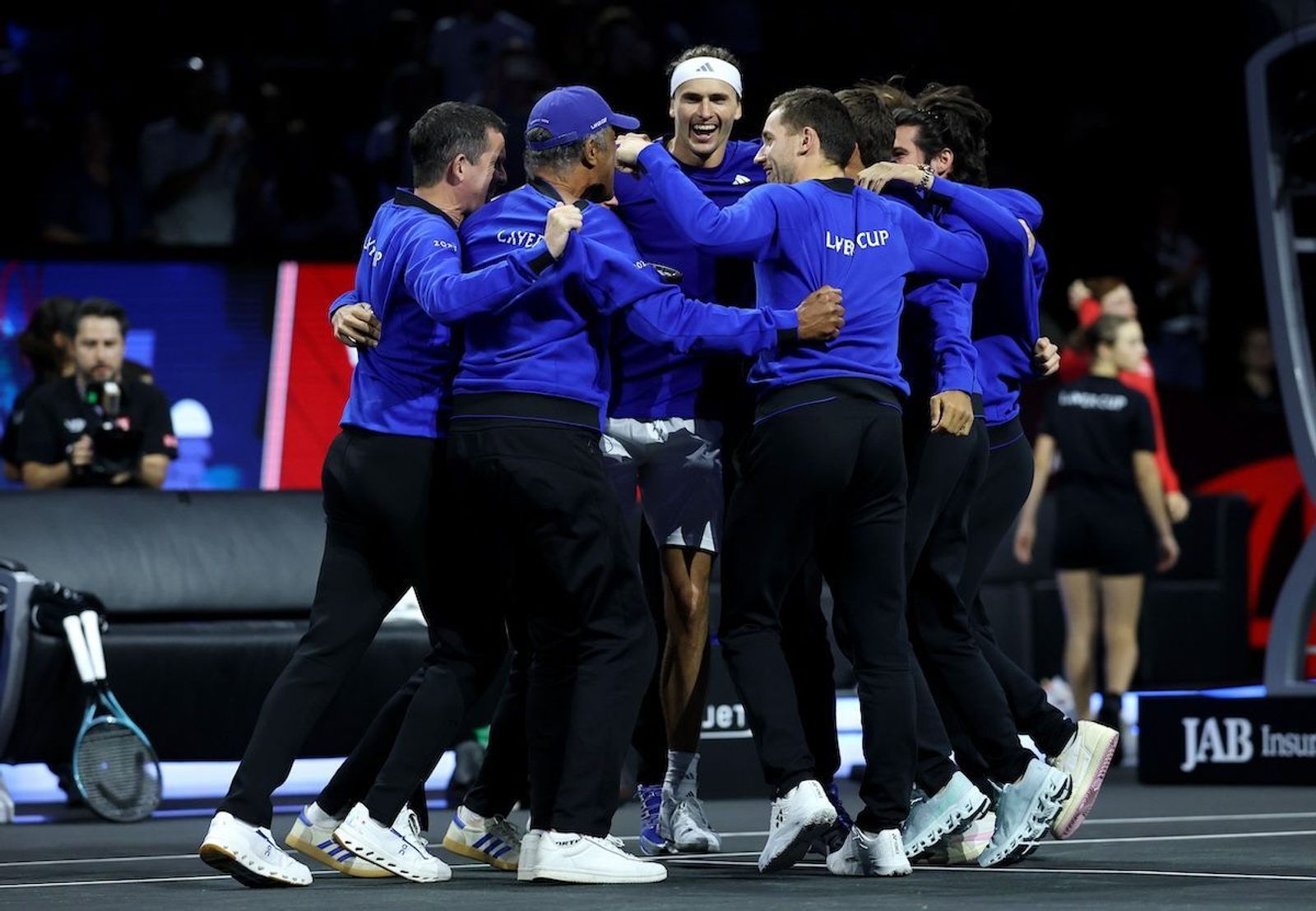 zverev clinches laver cup team europe london