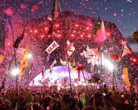 glastonbury 2027 tickets sell out record price
